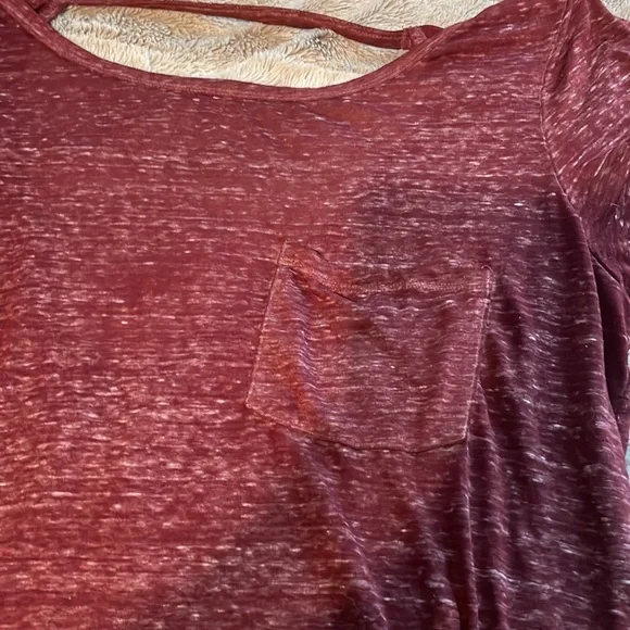 T-Shirt - Picture 2 of 5